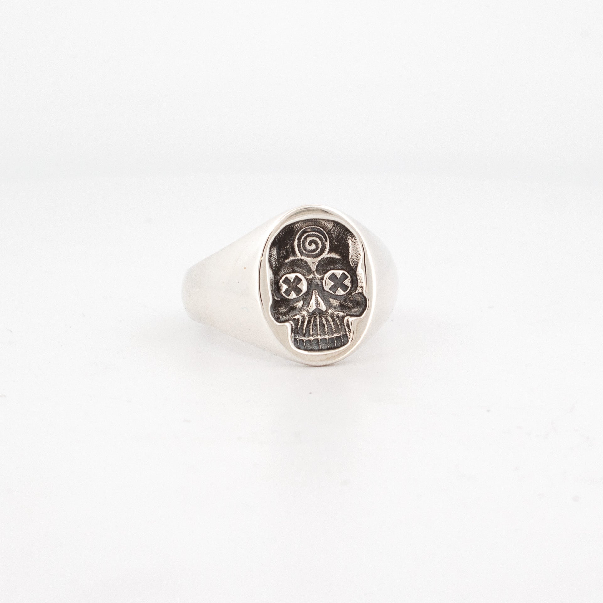 Oval Tripping Skull Ring