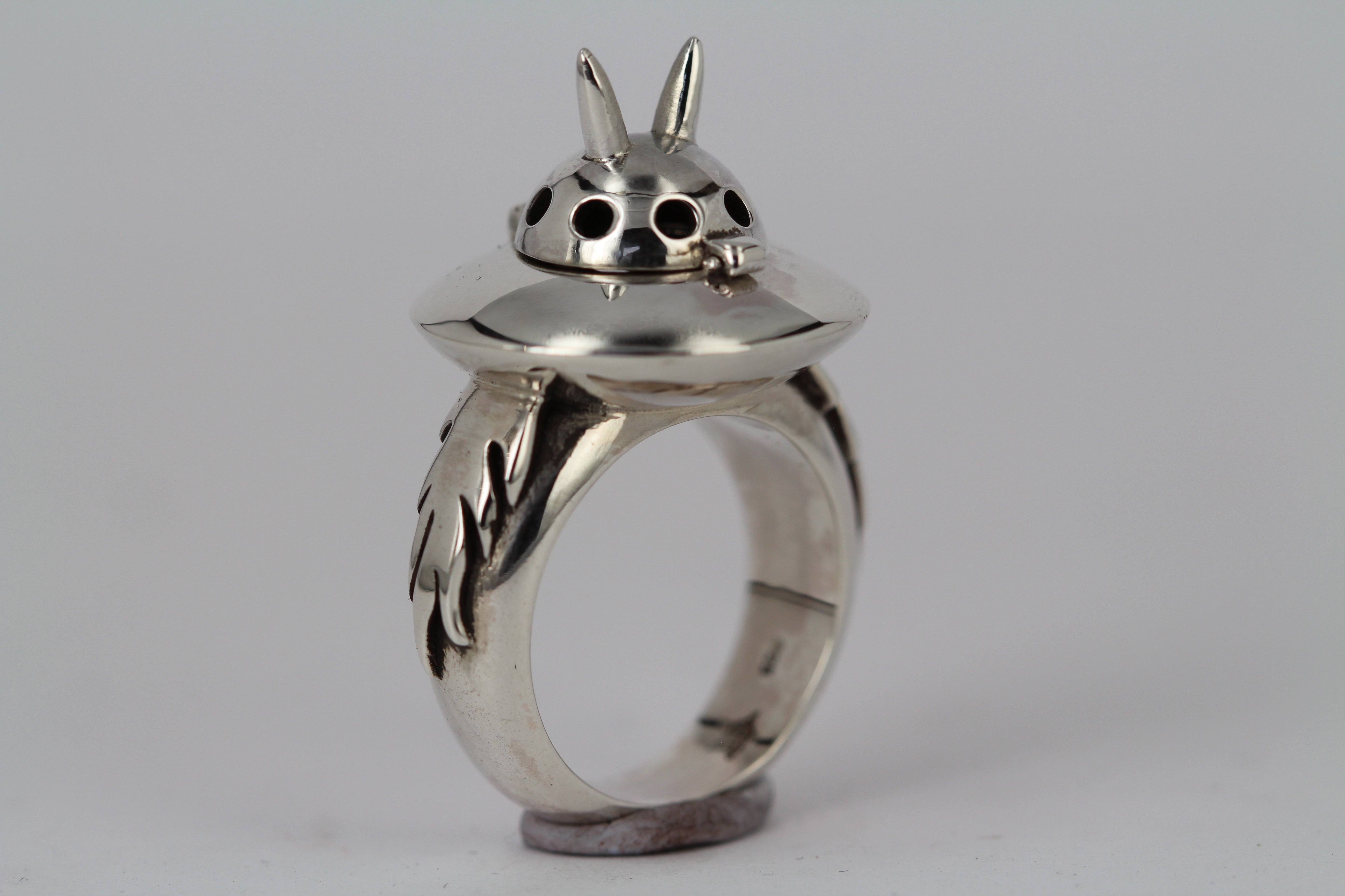 UFO Poison Ring with Flame shoulders