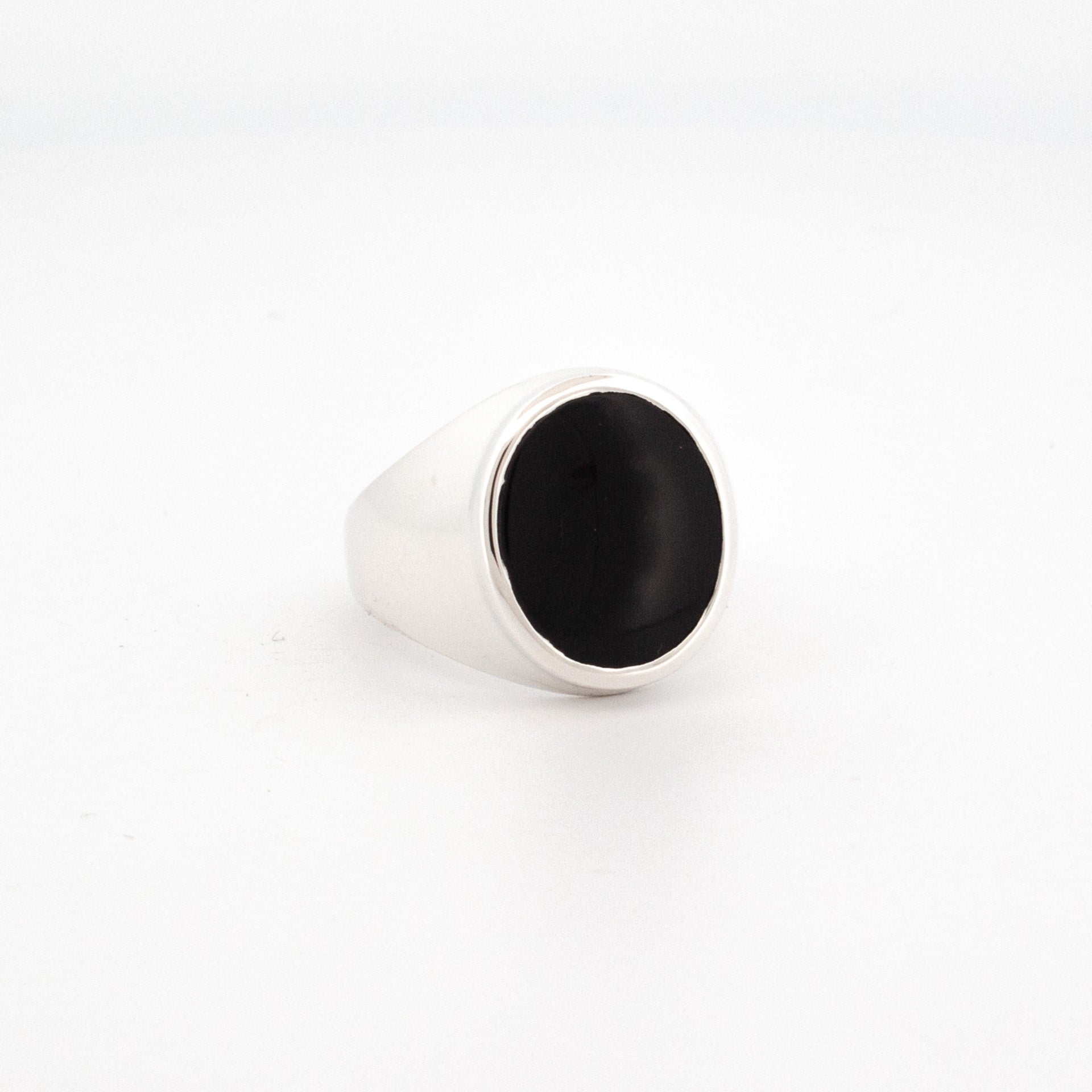 OVAL ONYX SIGNET RING
