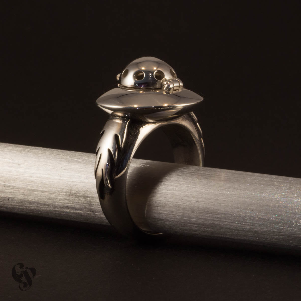 UFO Poison Ring with Flame shoulders